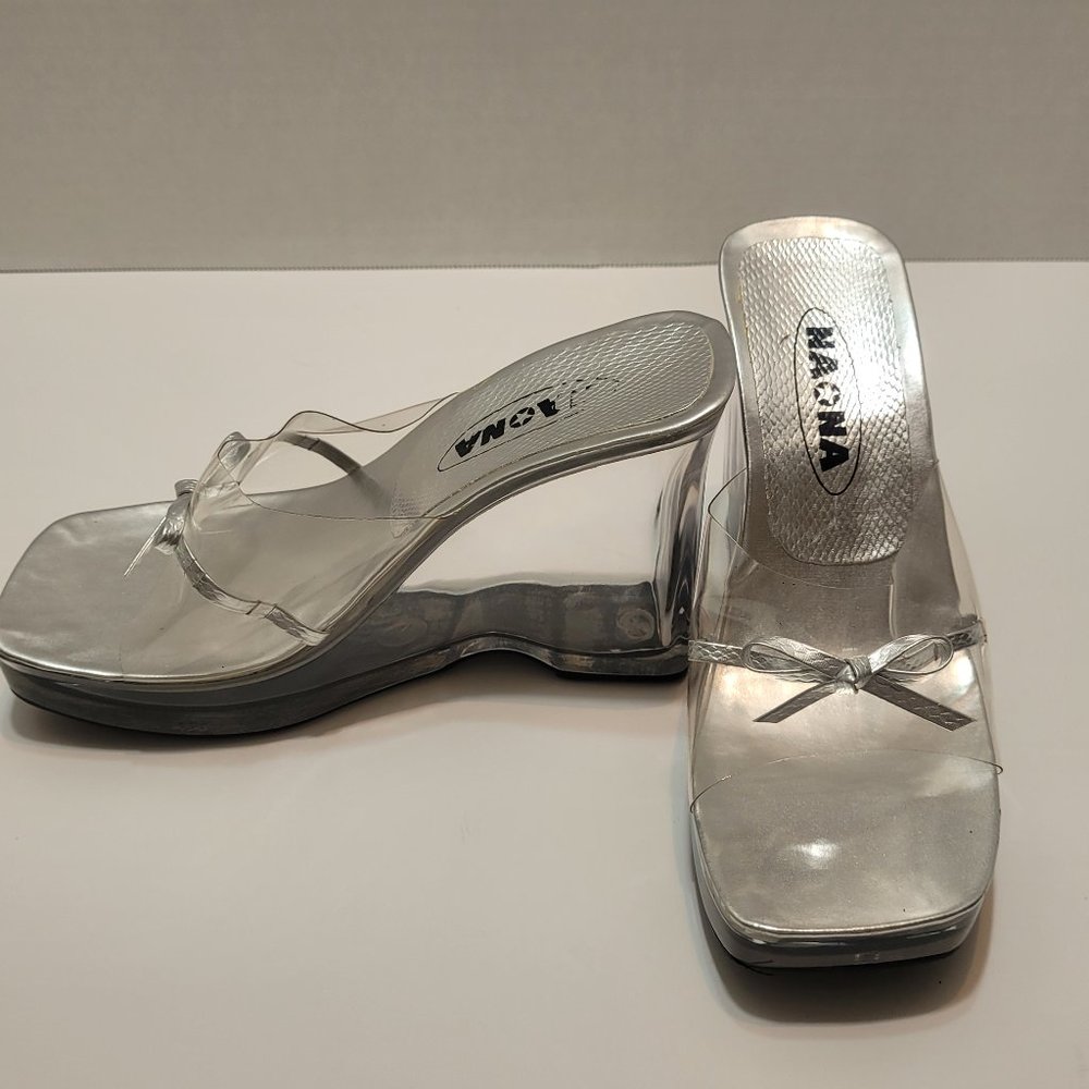 Naona silver, clear 4"wedge with cute silver bow
